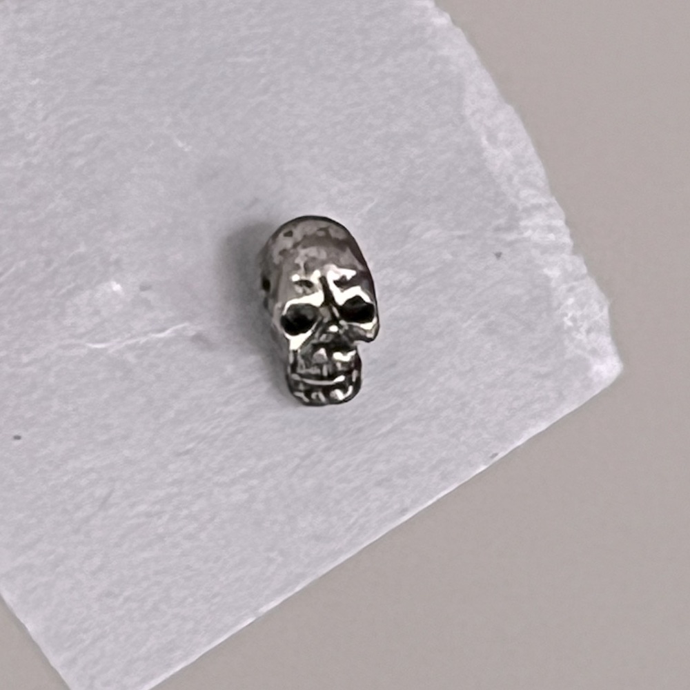 Tiny Skull Stud